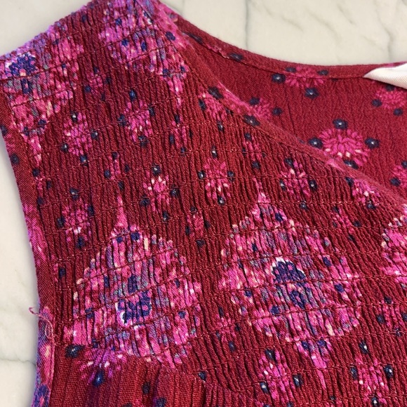 Magnolia Grace Sleeveless Blouse - Picture 2 of 7